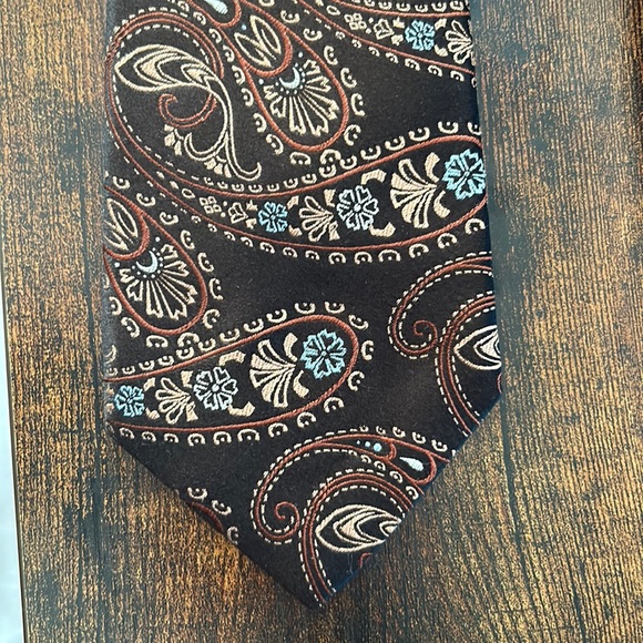 ISAIA men’s necktie. Handmade in Italy. - Picture 1 of 3